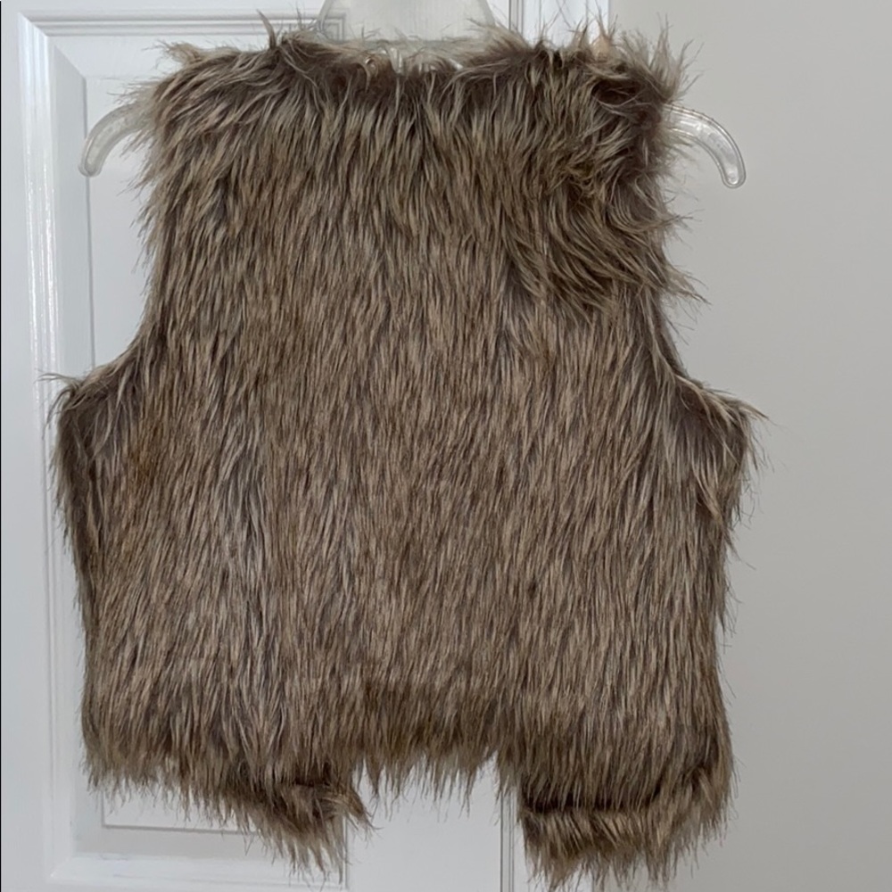 Faux Fur Vest - Picture 3 of 4